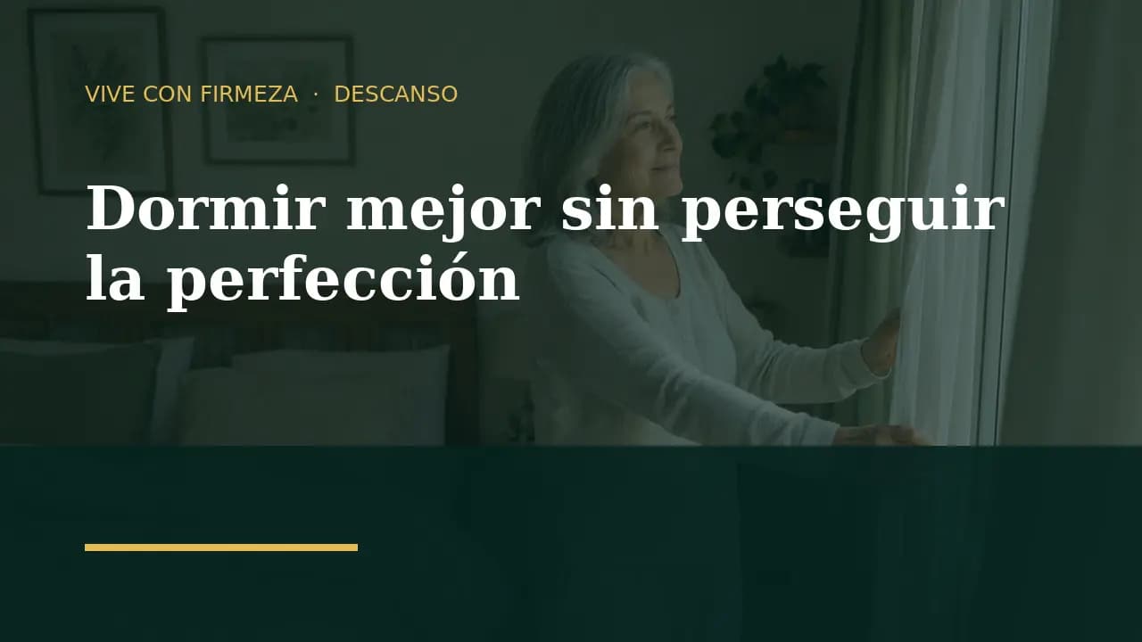 Dormitorio sereno iluminado por la mañana